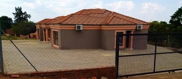 Bed and Breakfast Tshukudu E Ntsho Mogwase Екстер'єр фото